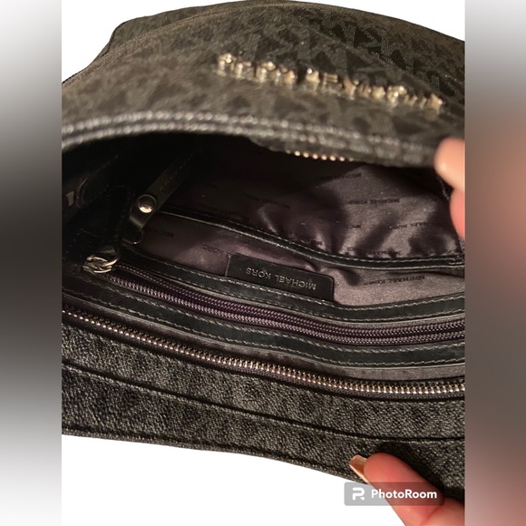 MICHAEL KORS  JetSet Travel Messenger Crossbody Bag Black/Logo-Print Canvas - Picture 6 of 6